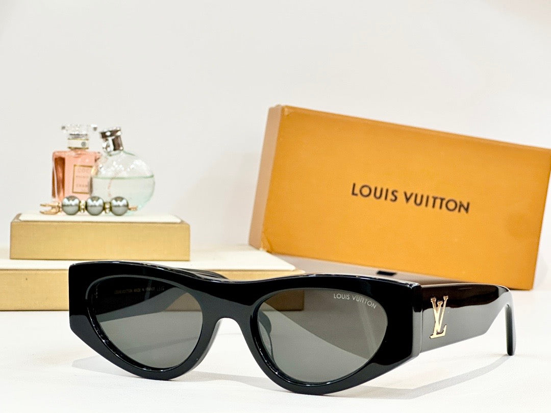 Louis Vuitton Z2181U LV Clash Round Cat Eye Sunglasses ✨