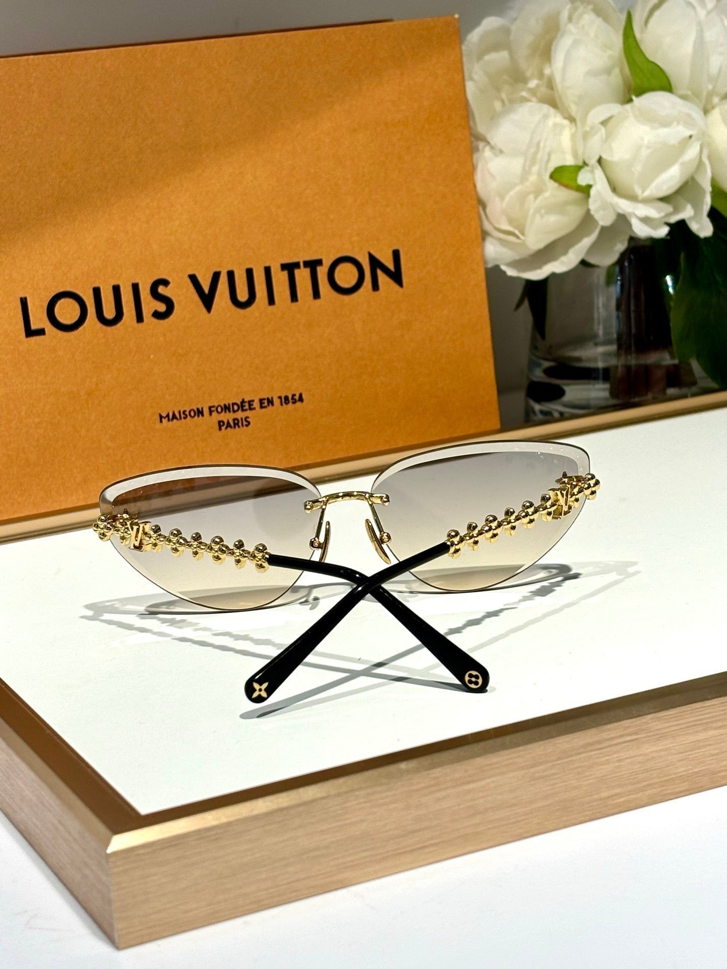 Louis Vuitton Z2138U LV Bloom Cat Eye Sunglasses ✨