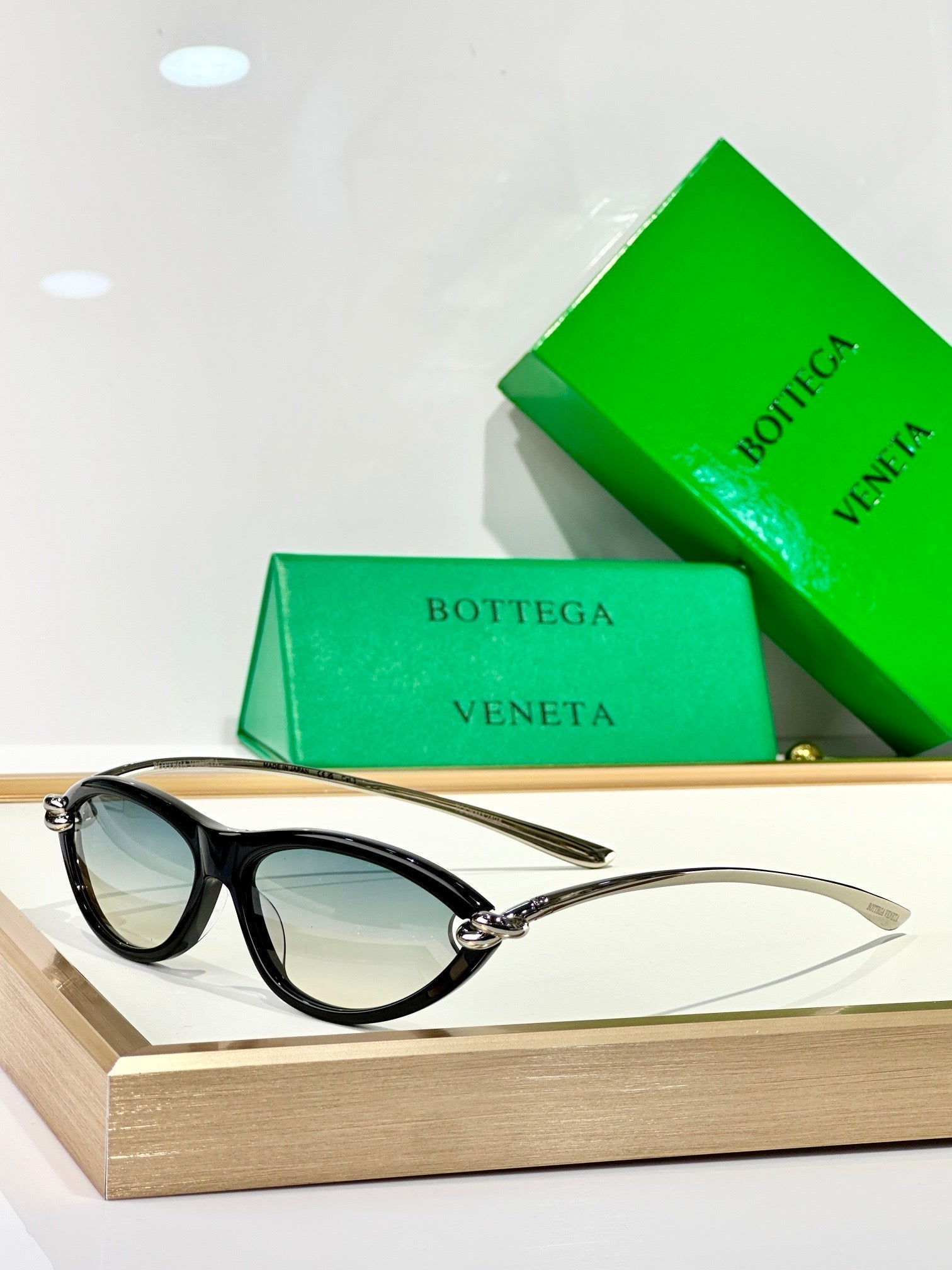 BOTTEGA VENETA BV1390 Women's Sunglasses💚